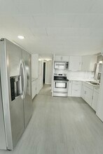 8520 SW 18th Ct in Davie, FL - Building Photo - Building Photo