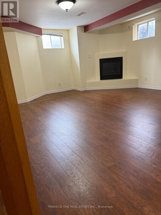 84 Bowles Dr in Ajax, ON - Building Photo