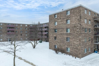 Country Lane Park Condominiums in Schaumburg, IL - Building Photo - Building Photo