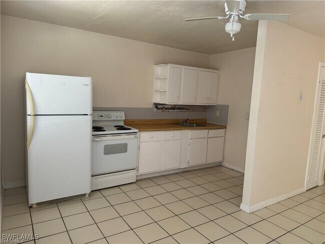 12919 First St in Ft. Myers, FL - Building Photo - Building Photo