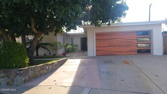 1720 Elsinore Creek in Oxnard, CA - Building Photo