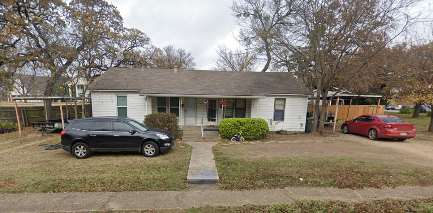 509 Elm St, Unit A in Mansfield, TX - Building Photo