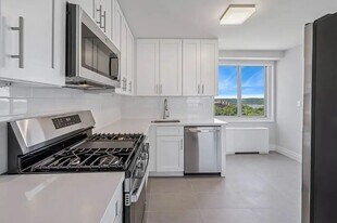 3333 Henry Hudson Pkwy in Bronx, NY - Building Photo