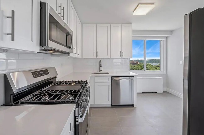 property at 3333 Henry Hudson Pkwy