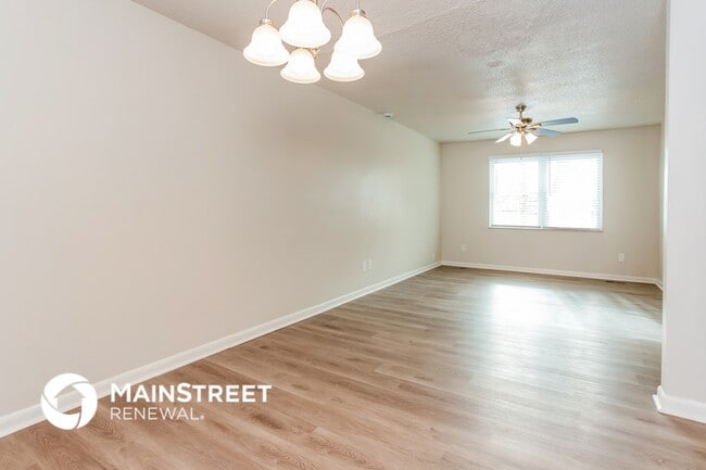 5409 Avebury Ln, Unit 212 in Knoxville, TN - Foto de edificio - Building Photo