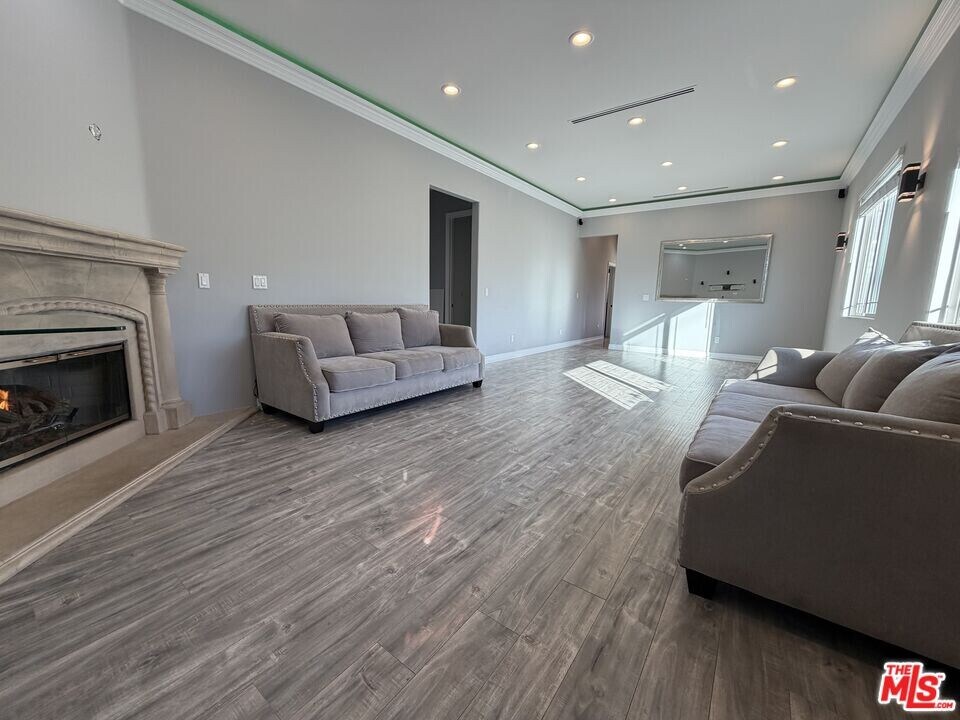 10006 Samoa Ave in Los Angeles, CA - Building Photo