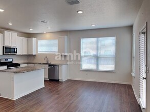 180 Pebble Creek Run in New Braunfels, TX - Building Photo - Building Photo