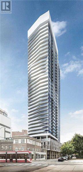 77-1577 Mutual St in Toronto, ON - Building Photo