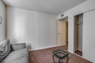 Pine Village in Las Vegas, NV - Foto de edificio - Interior Photo