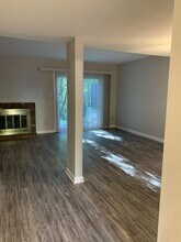 225 Village Ln in Greensboro, NC - Building Photo - Building Photo