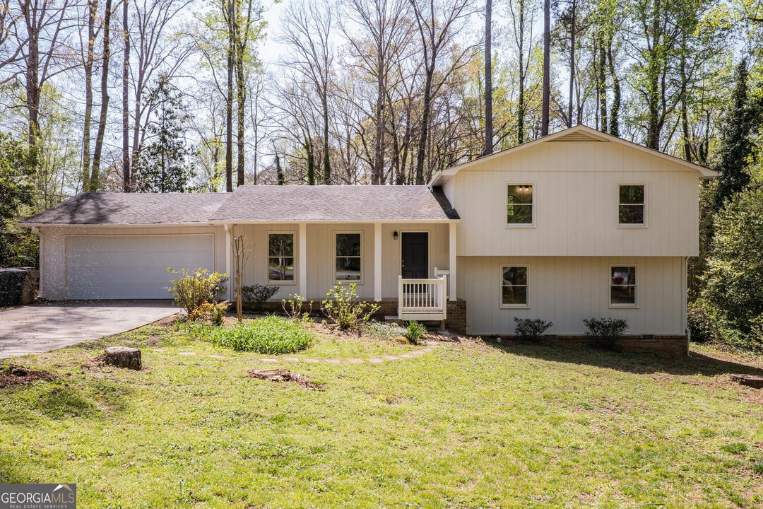 5360 Tall Oak Dr in Marietta, GA - Foto de edificio