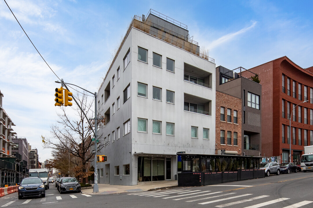 77-79 Grand St in Brooklyn, NY - Building Photo