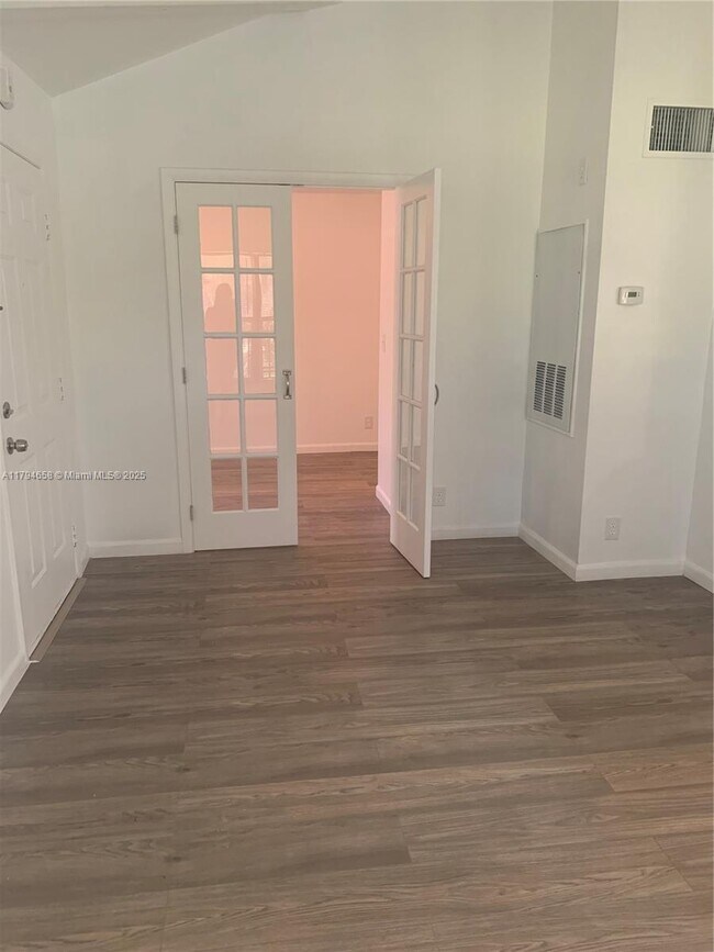 8743 NW 39th St in Sunrise, FL - Building Photo - Building Photo