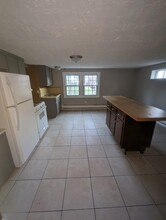 88 Elizabeth Ann Dr, Unit B in New Haven, CT - Building Photo - Building Photo