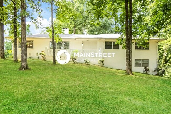 property at 2025 Rockwood Ln