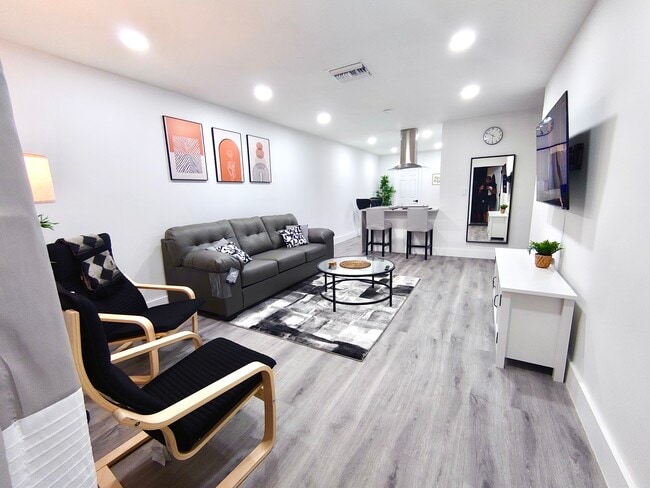 141 NE 183rd Ter, Unit 143 in Miami, FL - Building Photo - Building Photo