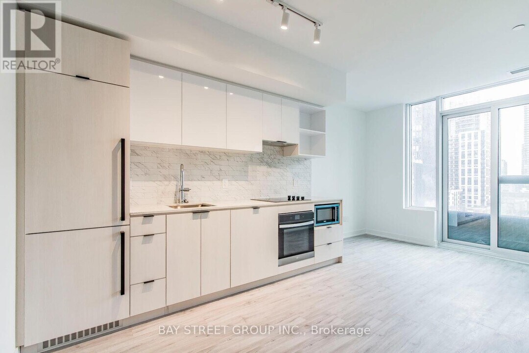 252-252 Church St in Toronto, ON - Building Photo