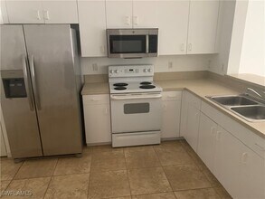 3624 Pine Oak Cir in Ft. Myers, FL - Building Photo - Building Photo