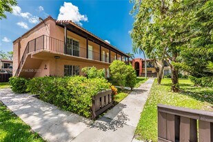 10784 N Kendall Dr in Miami, FL - Building Photo