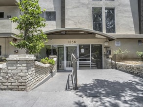 Serrano Apartments in Los Angeles, CA - Building Photo - Building Photo