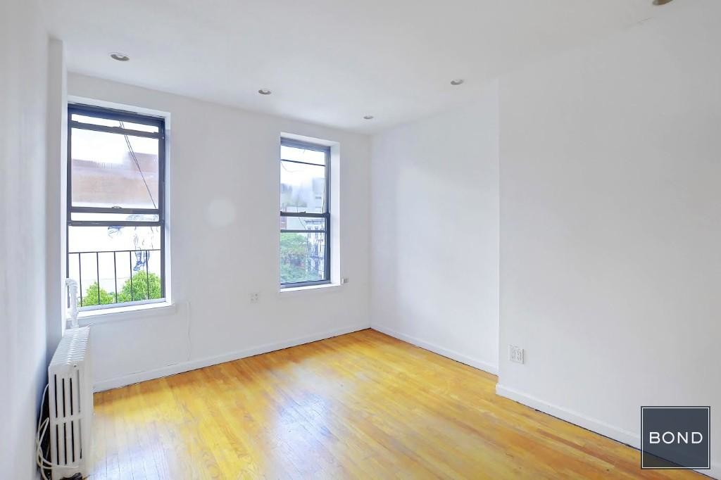 186 1st Avenue in New York, NY - Building Photo