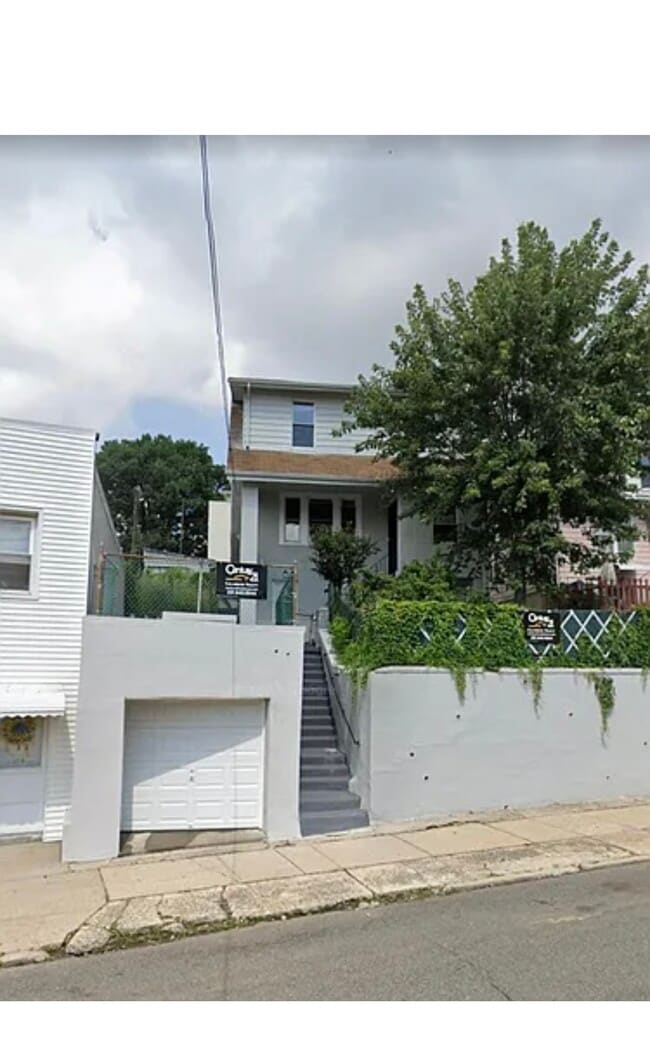 161 Palisade Ave, Unit Ground and 1st Floor in Cliffside Park, NJ - Building Photo - Building Photo