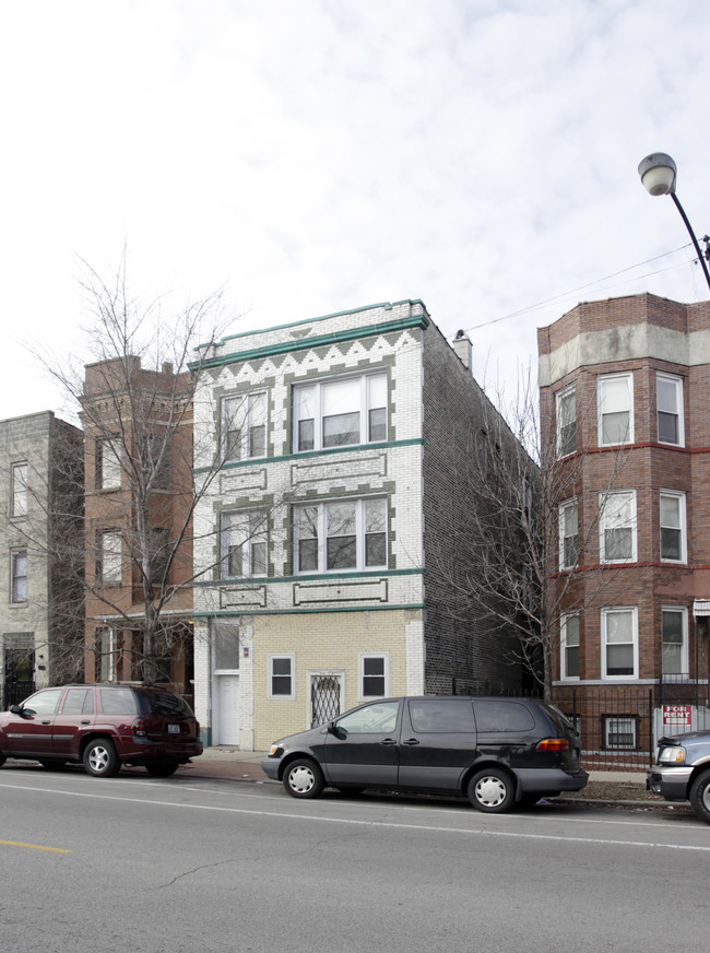 946 N California in Chicago, IL - Foto de edificio - Building Photo