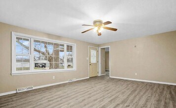 521 W Kellar Pkwy in Peoria, IL - Building Photo - Building Photo