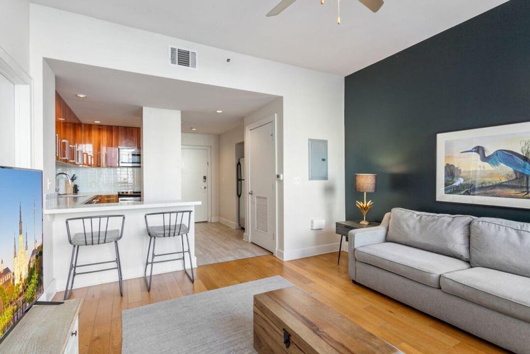 925 Common St in New Orleans, LA - Foto de edificio