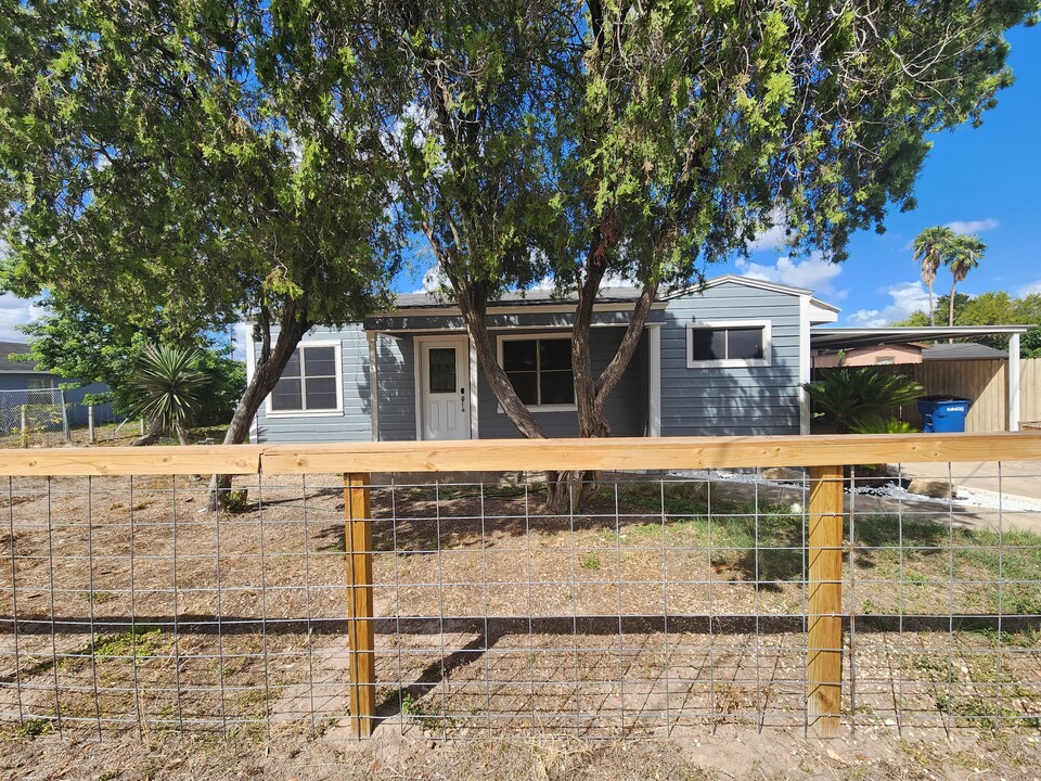 801 N 8th Ave in Edinburg, TX - Building Photo