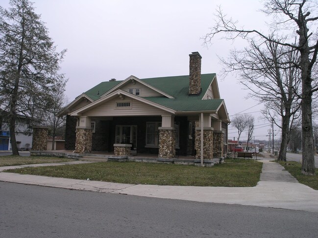 117 Greenwood St S in Lebanon, TN - Foto de edificio - Building Photo