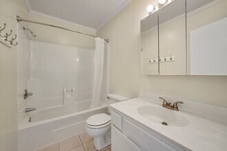 108 Friar Ln in Carrboro, NC - Building Photo - Building Photo