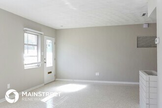 7941 23rd Ave N in St. Petersburg, FL - Foto de edificio - Building Photo