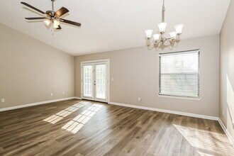 11548 Treasury Cir S in Jacksonville, FL - Foto de edificio - Building Photo