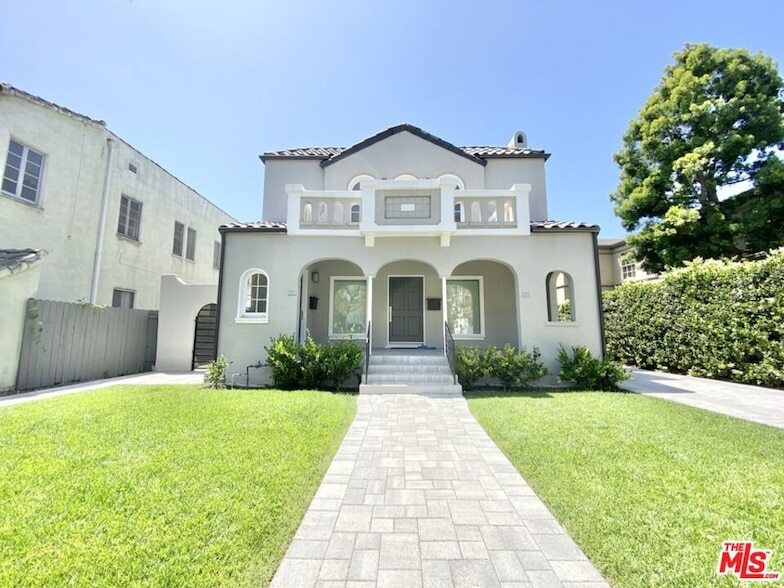 807 Croft Ave in Los Angeles, CA - Building Photo