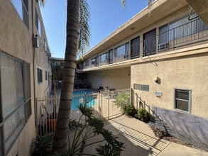 4623 La Mirada in Los Angeles, CA - Building Photo - Building Photo