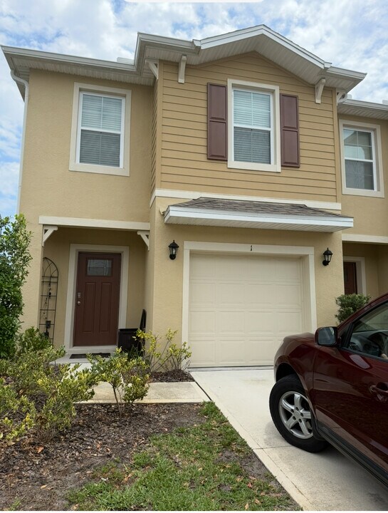 1 Bella Lago Cir in Port Orange, FL - Building Photo