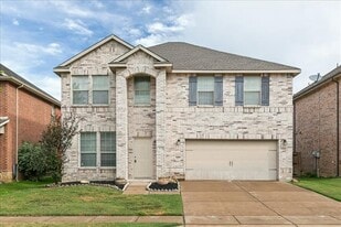 8729 Noontide Dr in Fort Worth, TX - Building Photo