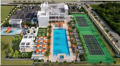 6468 NW 103rd Pl in Doral, FL - Building Photo - Building Photo