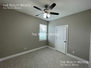 279 Elm Ct in Poinciana, FL - Building Photo - Building Photo