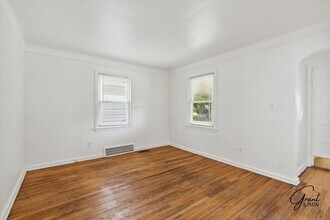 19120 Elkhart St in Harper Woods, MI - Building Photo - Building Photo