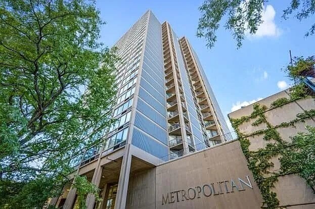 5320 N Sheridan Rd in Chicago, IL - Building Photo