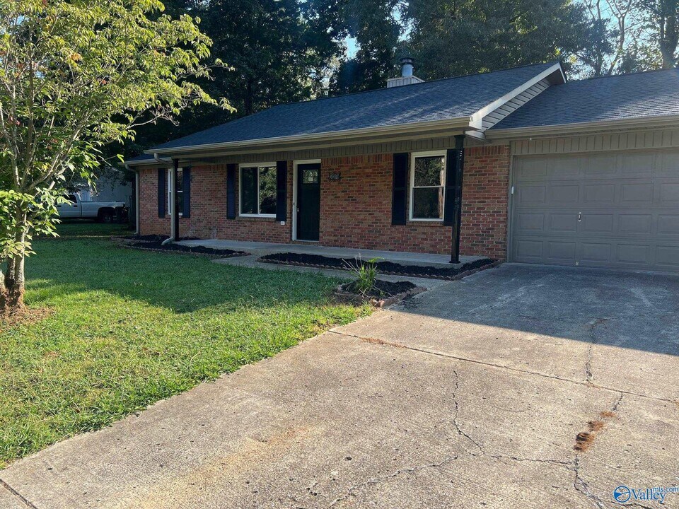 227 Stormy Dr in New Market, AL - Building Photo
