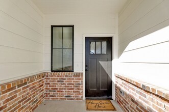 2265 N 159th Ct E in Wichita, KS - Foto de edificio - Building Photo