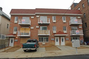 821-825 218th St in Bronx, NY - Building Photo