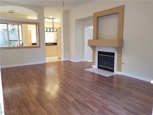 3305 Tuscany Village Dr in Las Vegas, NV - Building Photo - Building Photo