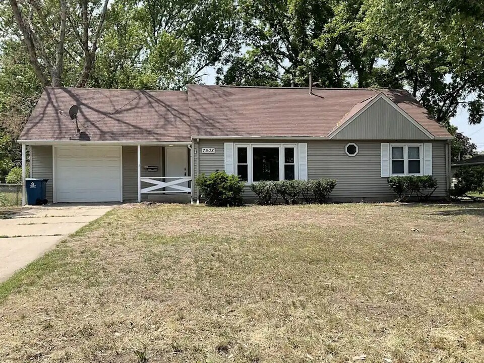 7506 Columbus Ave. in Richfield, MN - Building Photo