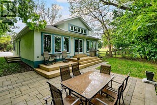 307 Queen St S in Mississauga, ON - Building Photo