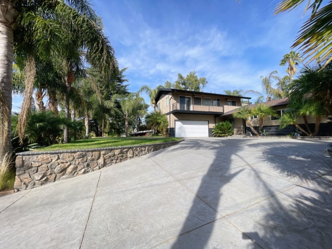 property at 1336 El Camino Dr