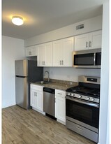 3156 31st St, Unit 3 Apartments